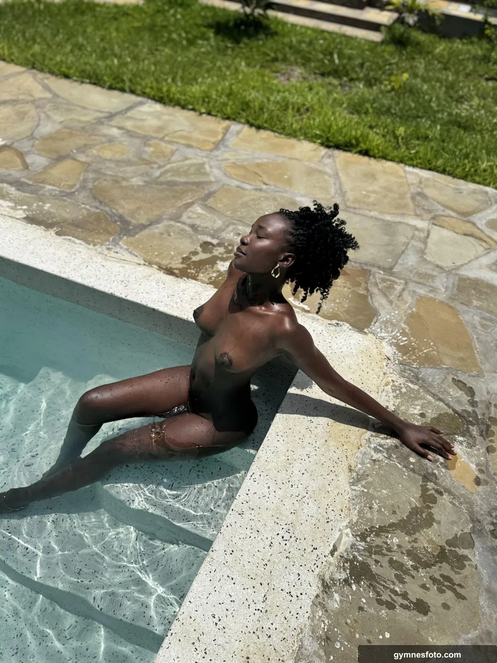 public nudity should be legal