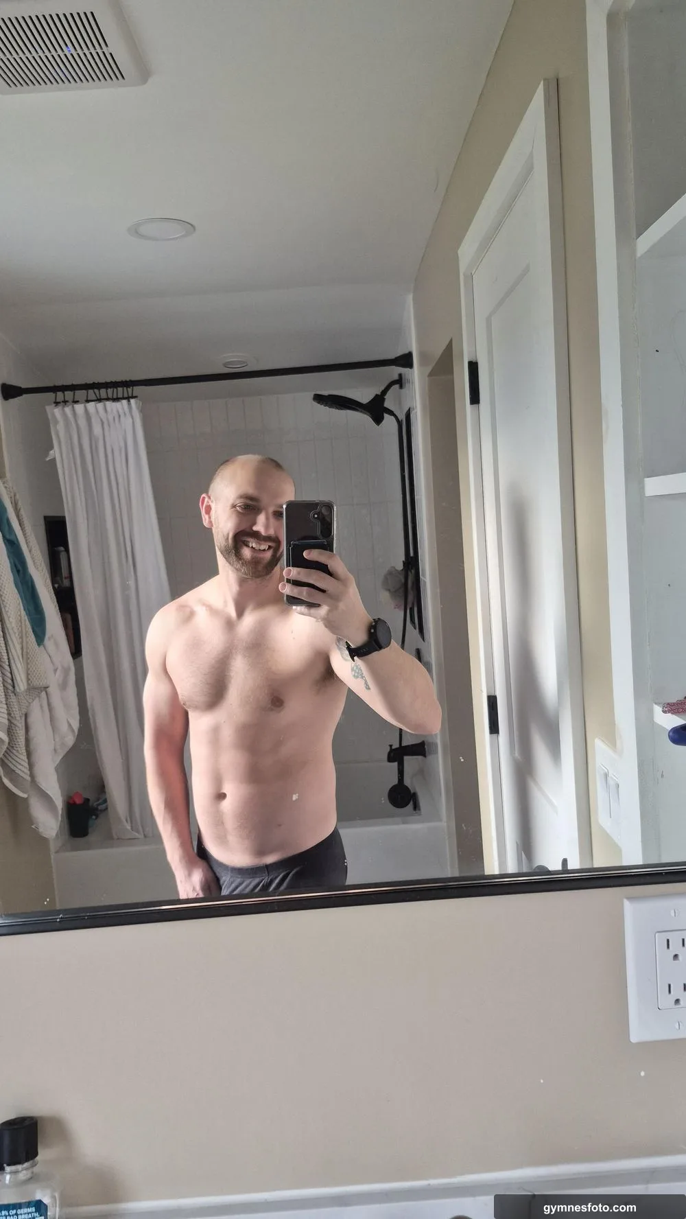 Any lonely house wifes looking for a married man?