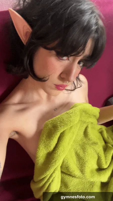 Elf girl wants to enchant you by [reveal]ing her boobs