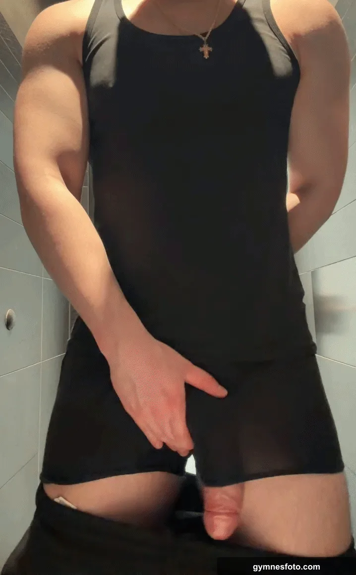 (M) After staring at my bulge the whole time in the gym you 