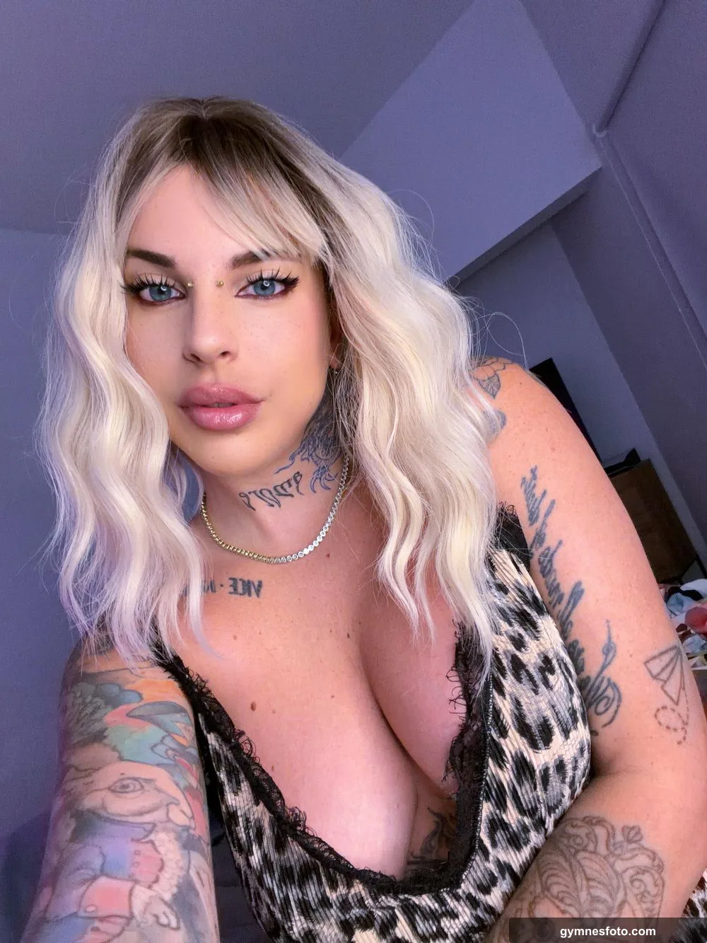 [F33] Feeling cute today