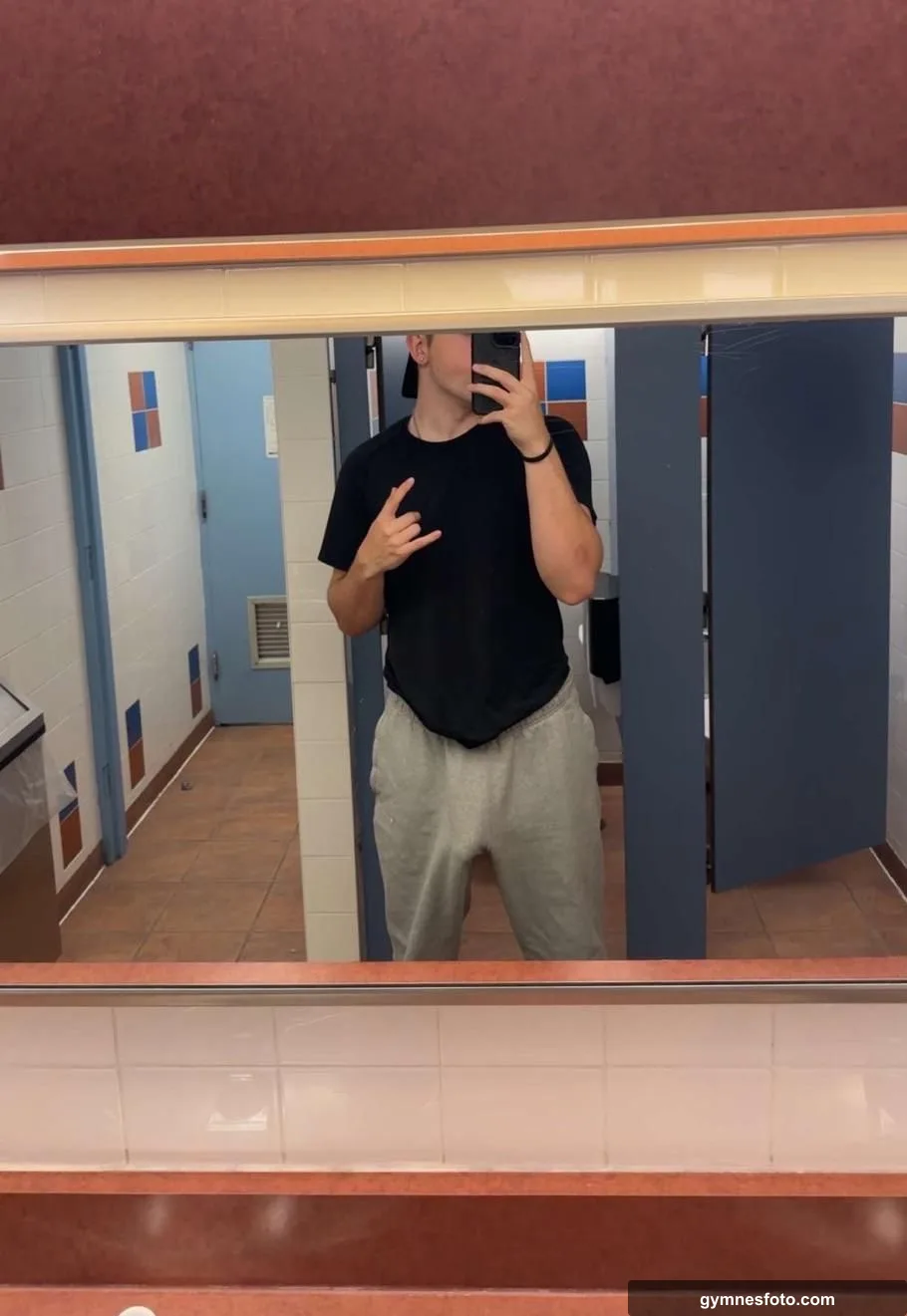 22 Bi mirror pic