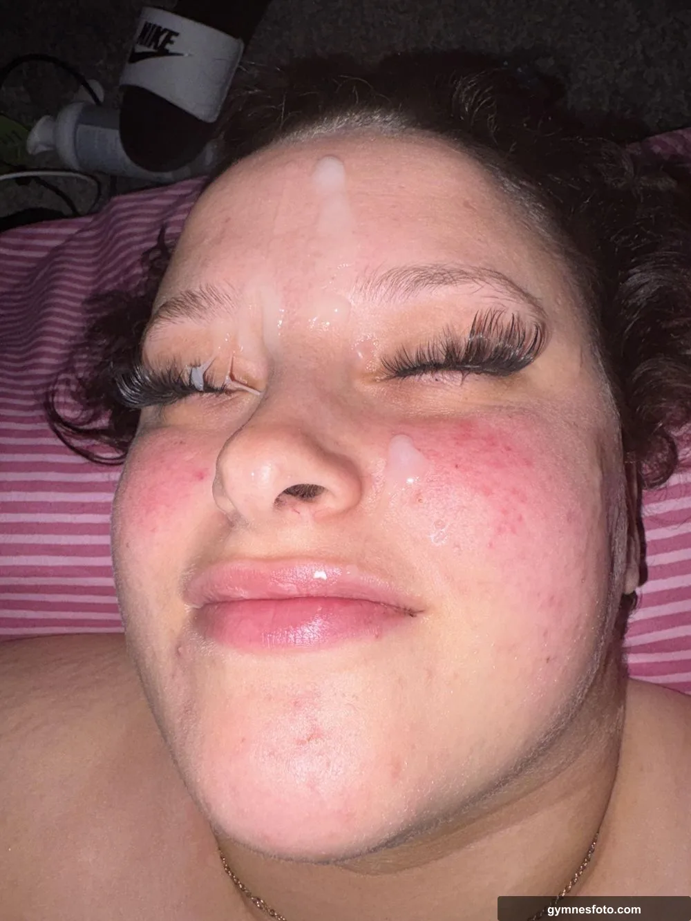 Taking loads to the face like a cumslut ☺️