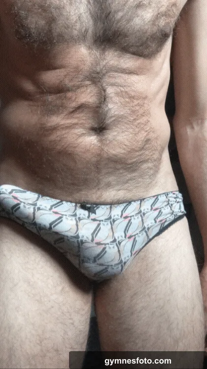 Shall I dress to the right, or left...? 😜