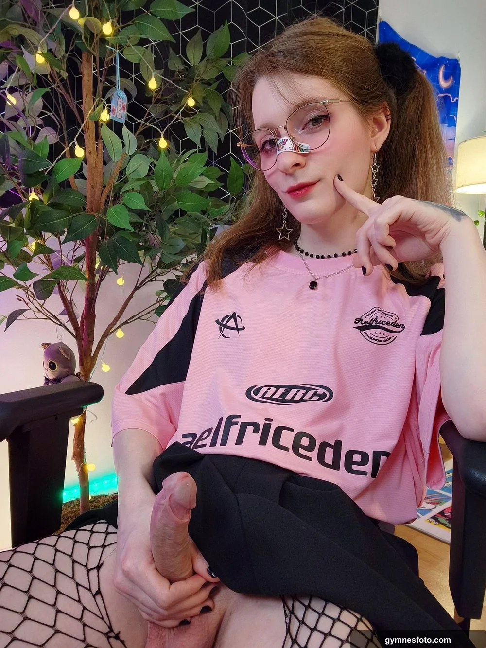Is it as pink as my T-shirt? 🤭