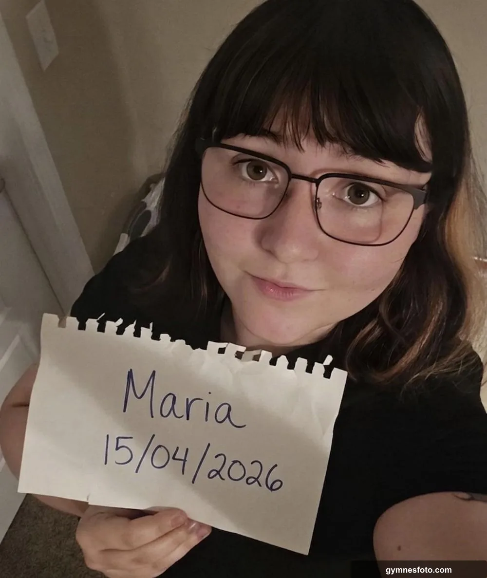 Am maria bi wife 34 couples dm me for fun or lesbians 👅
