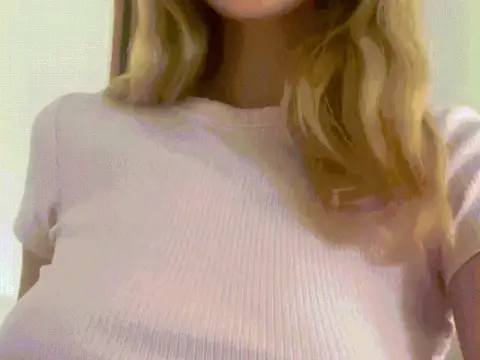 Your favorite college girl can't hide her titties (reveal)